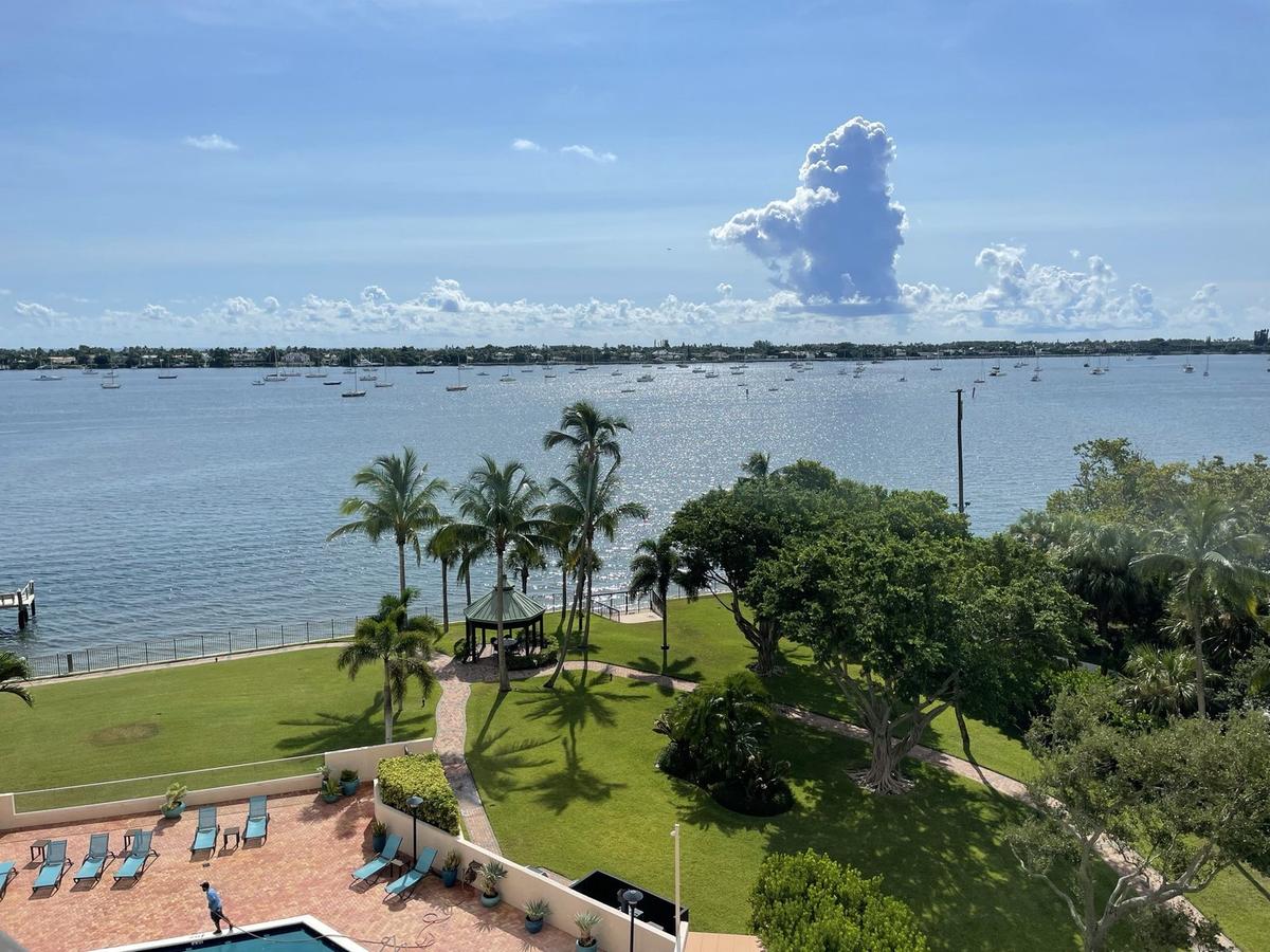 Placido Mar condos in West Palm Beach, FL